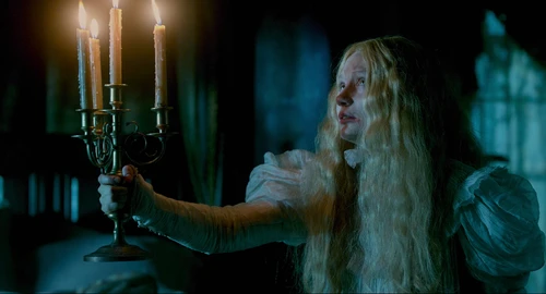 Still frame 154 from Crimson Peak (2015) directed by Guillermo del Toro