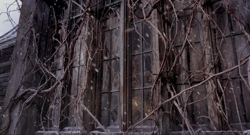 Still frame 179 from Crimson Peak (2015) directed by Guillermo del Toro
