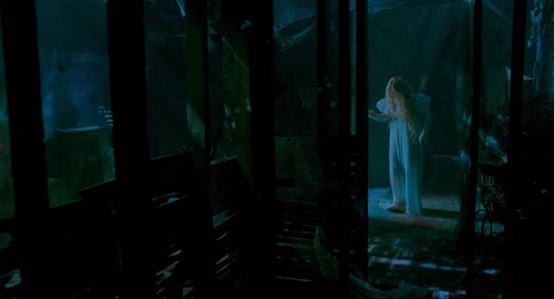 Still frame 212 from Crimson Peak (2015) directed by Guillermo del Toro