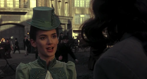 Still frame 123 from Dracula (1992) directed by Francis Ford Coppola