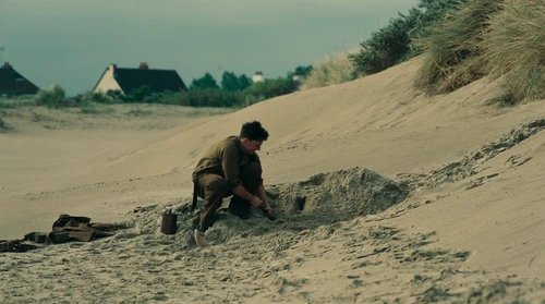 Still frame 9 from Dunkirk (2017) directed by Christopher Nolan
