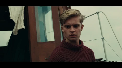 Still frame 227 from Dunkirk (2017) directed by Christopher Nolan