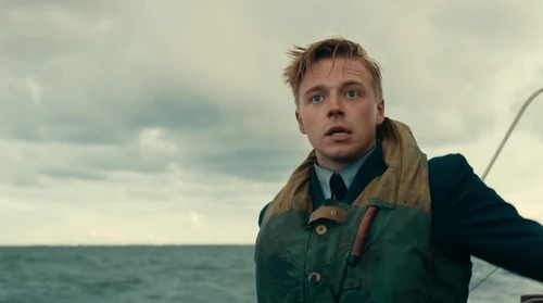 Still frame 254 from Dunkirk (2017) directed by Christopher Nolan
