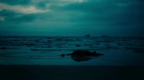Still frame 302 from Dunkirk (2017) directed by Christopher Nolan