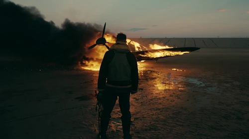 Still frame 303 from Dunkirk (2017) directed by Christopher Nolan