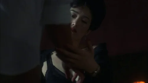 Still frame 4 from Eros (2004) directed by Michelangelo Antonioni, Wong Kar-Wai, Steven Soderbergh