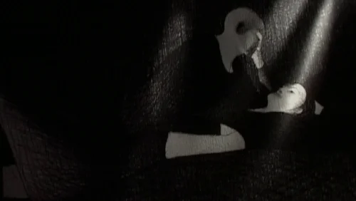 Still frame 35 from Eros (2004) directed by Michelangelo Antonioni, Wong Kar-Wai, Steven Soderbergh