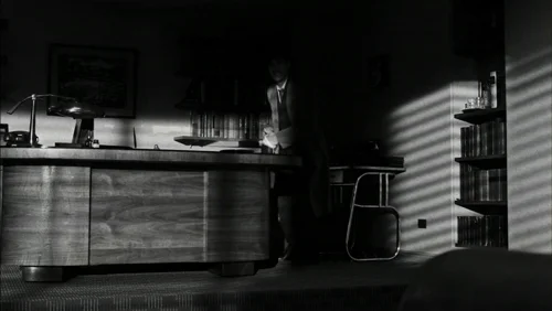 Still frame 38 from Eros (2004) directed by Michelangelo Antonioni, Wong Kar-Wai, Steven Soderbergh