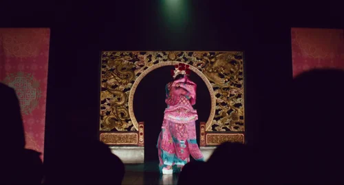 Still frame 122 from Everything Everywhere All at Once (2022) directed by Daniel Kwan, Daniel Scheinert