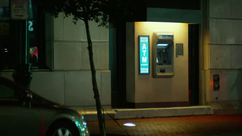 Still frame 14 from Focus (2015) directed by Glenn Ficarra, John Requa