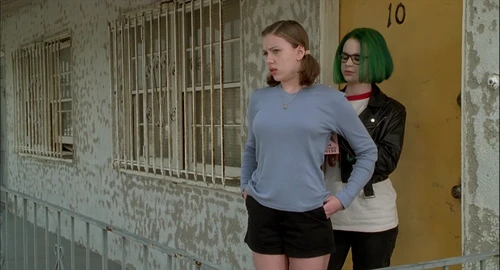 Still frame 68 from Ghost World (2001) directed by Terry Zwigoff