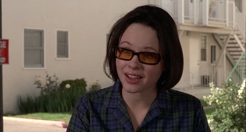 Still frame 80 from Ghost World (2001) directed by Terry Zwigoff