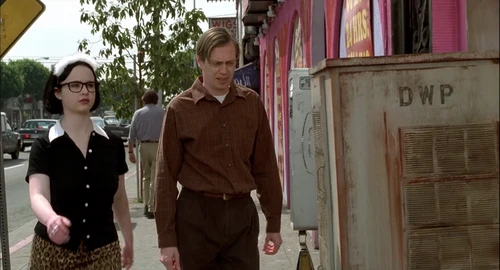 Still frame 97 from Ghost World (2001) directed by Terry Zwigoff