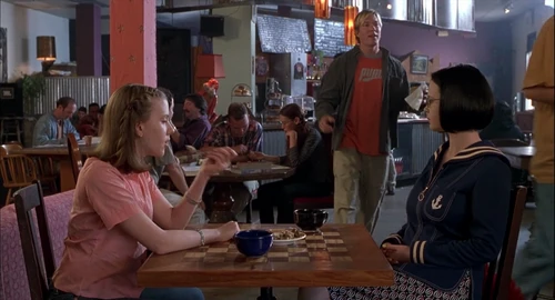 Still frame 106 from Ghost World (2001) directed by Terry Zwigoff