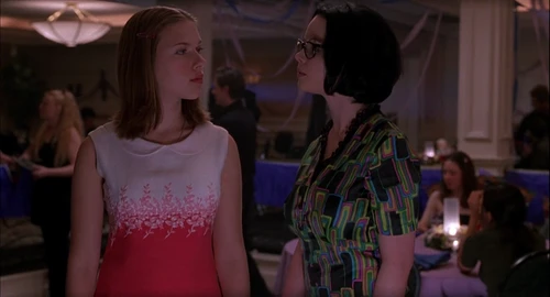 Still frame 13 from Ghost World (2001) directed by Terry Zwigoff