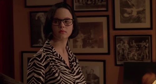 Still frame 119 from Ghost World (2001) directed by Terry Zwigoff