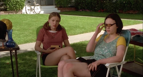 Still frame 129 from Ghost World (2001) directed by Terry Zwigoff