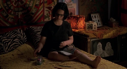Still frame 137 from Ghost World (2001) directed by Terry Zwigoff