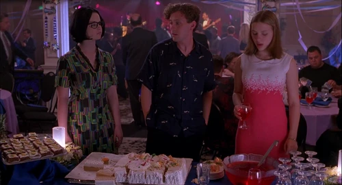 Still frame 17 from Ghost World (2001) directed by Terry Zwigoff