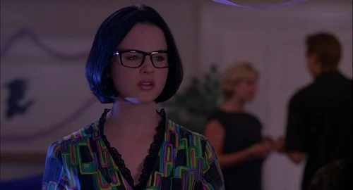 Still frame 19 from Ghost World (2001) directed by Terry Zwigoff