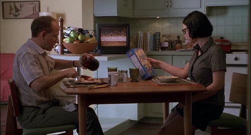 Still frame 20 from Ghost World (2001) directed by Terry Zwigoff