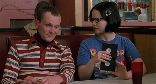 Still frame 23 from Ghost World (2001) directed by Terry Zwigoff