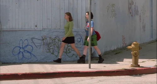 Still frame 24 from Ghost World (2001) directed by Terry Zwigoff