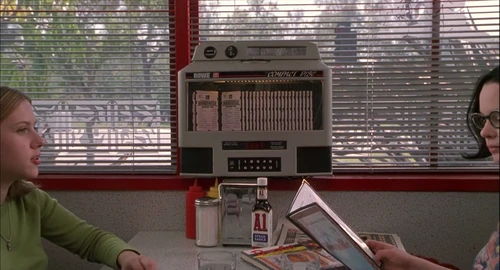 Still frame 26 from Ghost World (2001) directed by Terry Zwigoff