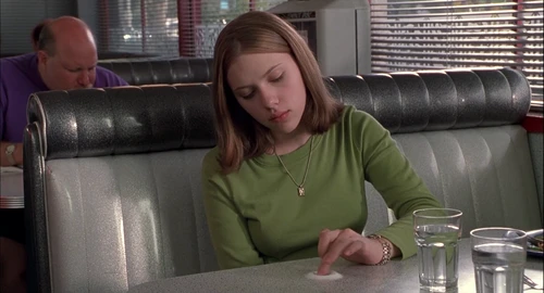 Still frame 28 from Ghost World (2001) directed by Terry Zwigoff