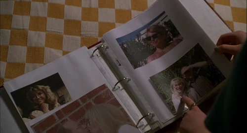 Still frame 32 from Ghost World (2001) directed by Terry Zwigoff