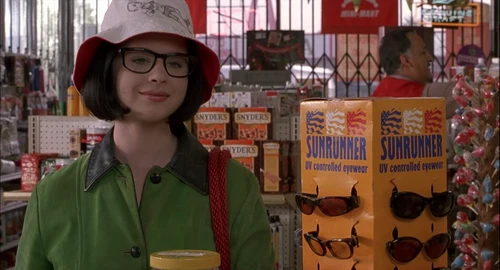 Still frame 35 from Ghost World (2001) directed by Terry Zwigoff