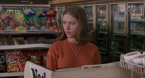 Still frame 36 from Ghost World (2001) directed by Terry Zwigoff