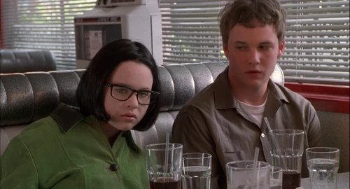 Still frame 44 from Ghost World (2001) directed by Terry Zwigoff