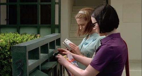 Still frame 53 from Ghost World (2001) directed by Terry Zwigoff