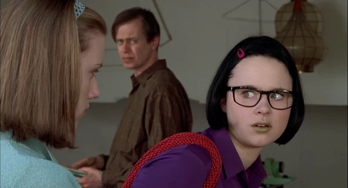 Still frame 56 from Ghost World (2001) directed by Terry Zwigoff
