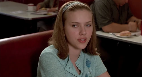Still frame 62 from Ghost World (2001) directed by Terry Zwigoff