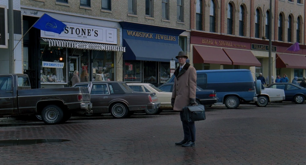 Still frame 16 from Groundhog Day (1993) directed by Harold Ramis