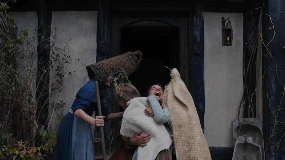 Still frame 101 from Hamnet (2025) directed by Chloe Zhao