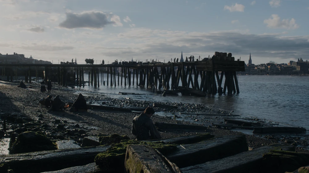 Still frame 122 from Hamnet (2025) directed by Chloe Zhao
