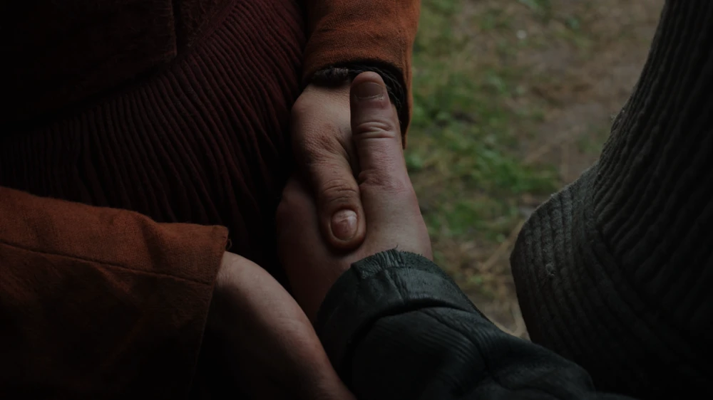 Still frame 14 from Hamnet (2025) directed by Chloe Zhao