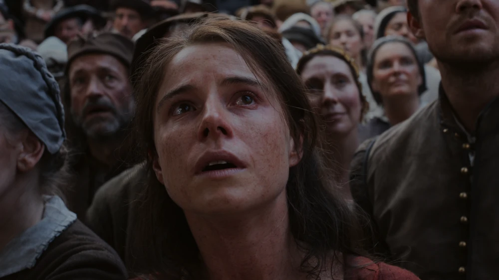Still frame 210 from Hamnet (2025) directed by Chloe Zhao
