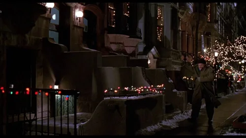 Still frame 80 from Home Alone 2: Lost in New York (1992) directed by Chris Columbus