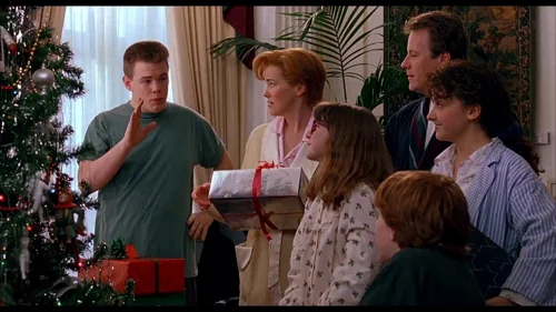 Still frame 100 from Home Alone 2: Lost in New York (1992) directed by Chris Columbus