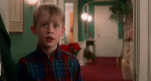 Still frame 1 from Home Alone (1990) directed by Chris Columbus
