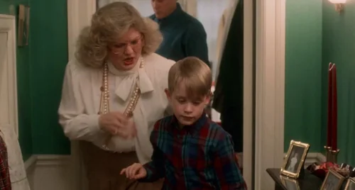 Still frame 4 from Home Alone (1990) directed by Chris Columbus