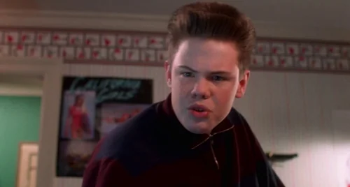 Still frame 2 from Home Alone (1990) directed by Chris Columbus