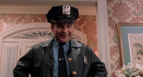 Still frame 8 from Home Alone (1990) directed by Chris Columbus