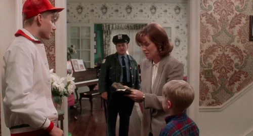Still frame 11 from Home Alone (1990) directed by Chris Columbus
