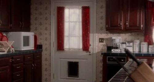 Still frame 17 from Home Alone (1990) directed by Chris Columbus