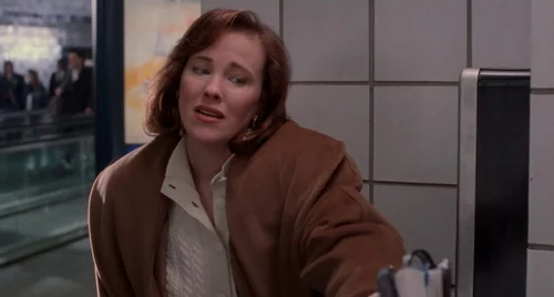 Still frame 32 from Home Alone (1990) directed by Chris Columbus